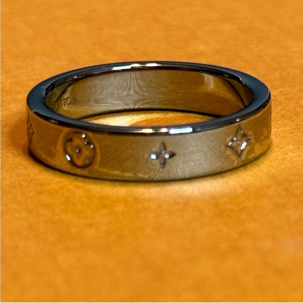 Louis Vuitton Silver Geometric Pattern Ring - image 7